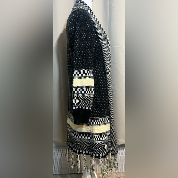 JC Penny’s Shawl With Tassles - Picture 2 of 4